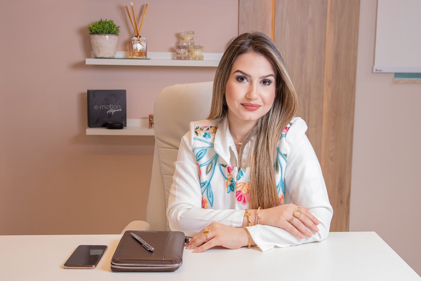 Dra. Laís Lara Andreoti no consultório
